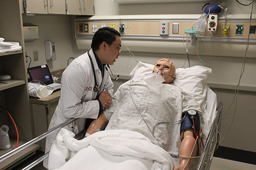 Above: Eau Claire resident Chameng Vang, DO, participates in a simulation lab at the CVTC’s Virtual Medical Center (Photo: Mark Gunderman, Communications Specialist, Chippewa Valley Technical College)