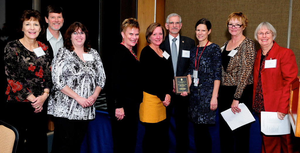 2017-Renner-Hansen-Awards48-belleville-team-cropped
